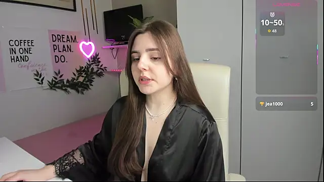 LiaWoow online show from 09.13.25