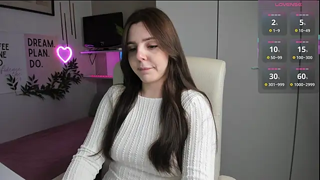 LiaWoow online show from 10.18.25