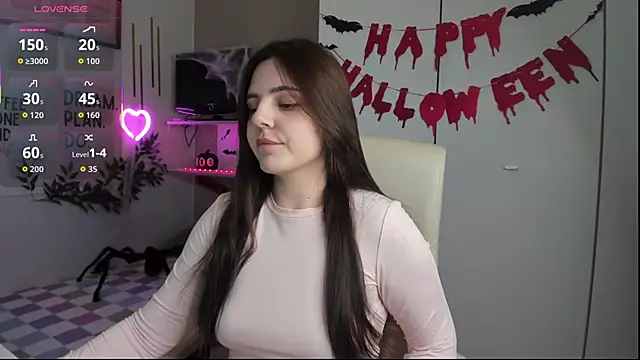 LiaWoow online show from 10.31.25