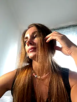 LucieMack online show from 09.09.25