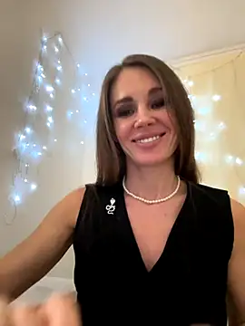 LucieMack online show from 11.03.25