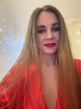 LucieMack online show from 12.03.25