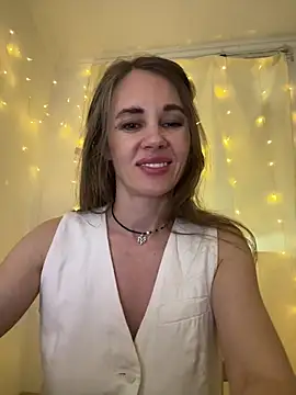 Snapshot of LucieMack chatting on 05.27.26 LucieMack online show from 05.27.26