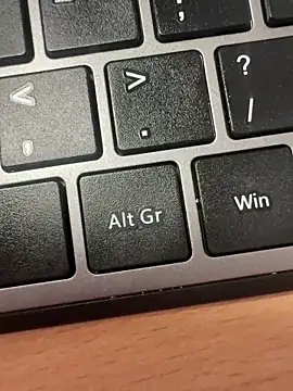 HiddenHoneyLDN online show from 12.04.25