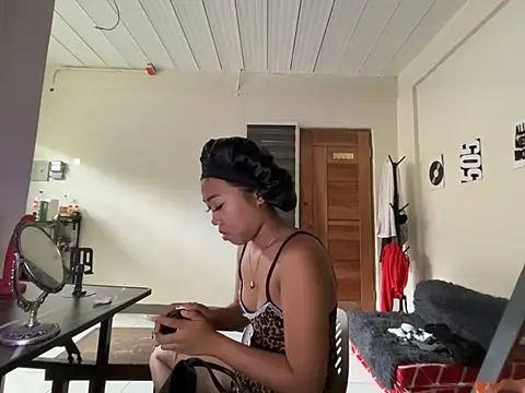 Snapshot of PinayLina18 chatting on 06.04.26 PinayLina18 online show from 06.04.26