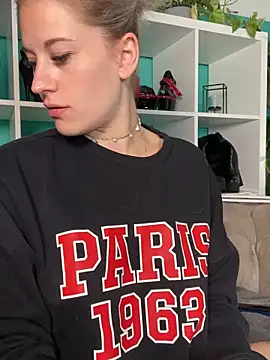 Snapshot of TheRealJessyLey chatting on 09.18.25 TheRealJessyLey online show from 09.18.25