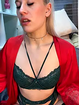 Snapshot of TheRealJessyLey chatting on 10.28.25 TheRealJessyLey online show from 10.28.25