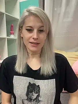 Snapshot of TheRealJessyLey chatting on 11.03.25 TheRealJessyLey online show from 11.03.25