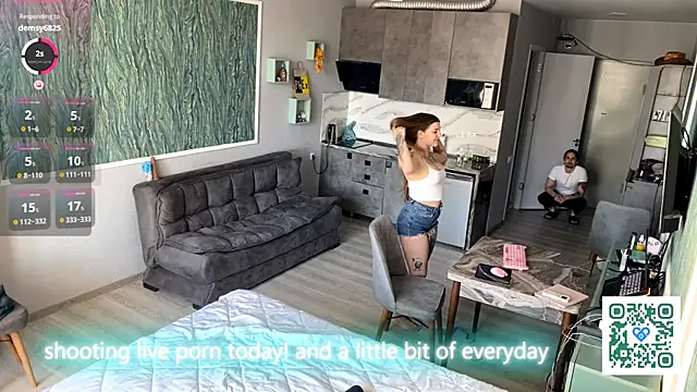 Snapshot of VelvetMiley chatting on 04.25.26 VelvetMiley online show from 04.25.26