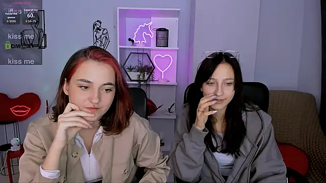 Snapshot of lau_ra_queen chatting on 12.21.25 lau ra queen online show from 12.21.25