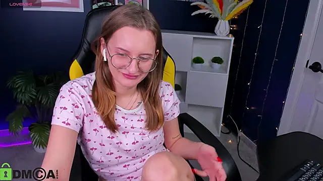 Maryyy May online show from 10.02.25