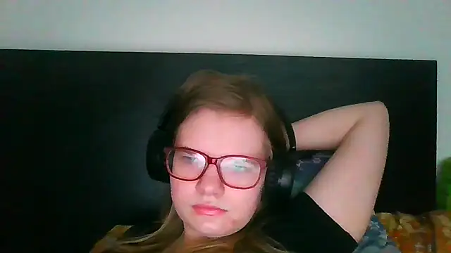 Moonolighta online show from 03.10.26