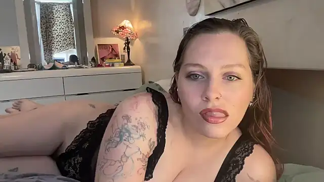 strawberrylemonadexoxo online show from 10.29.25