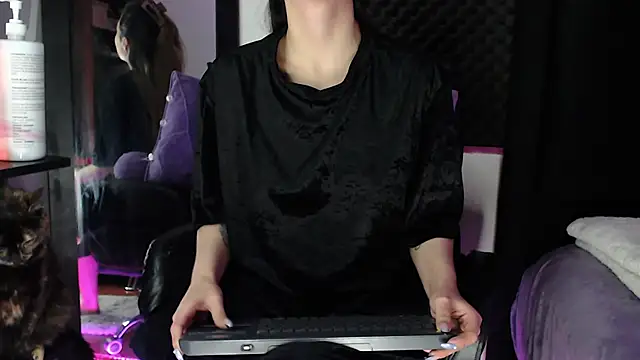 karlamoon23 online show from 11.20.25