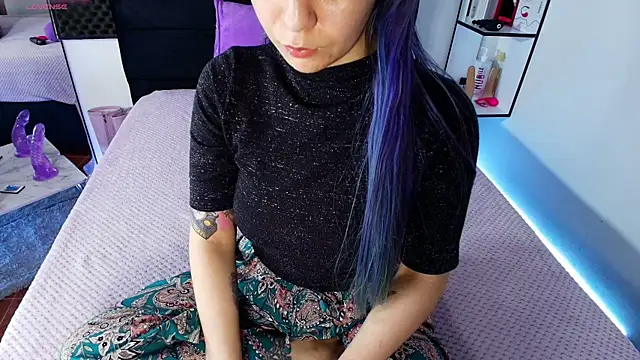 karlamoon23 online show from 04.19.26