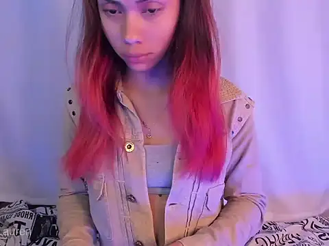 Laurenn 2 online show from 11.17.25