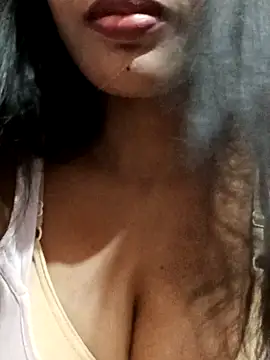 Snapshot of kaviyaponnu0987 chatting on 09.27.25 kaviyaponnu0987 online show from 09.27.25