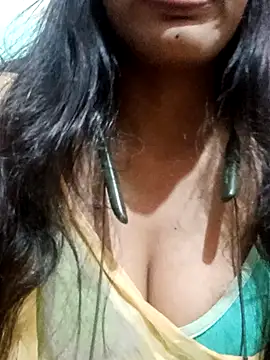 Snapshot of kaviyaponnu0987 chatting on 10.05.25 kaviyaponnu0987 online show from 10.05.25