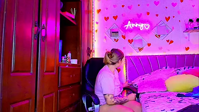 Anny Hurtado online show from 12.16.25