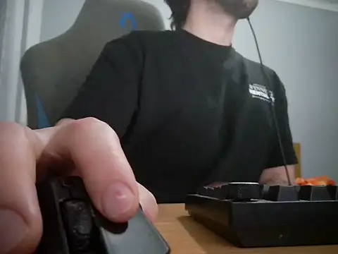 Snapshot of Maxxcock699_ chatting on 10.11.25 Maxxcock699 online show from 10.11.25