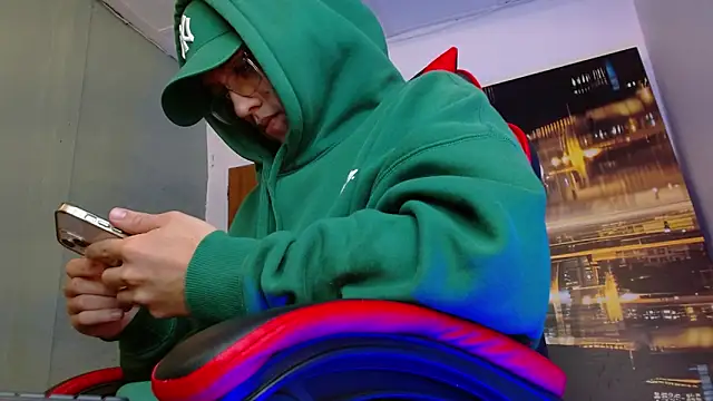 Snapshot of alexgiraldo__ chatting on 05.19.26 alexgiraldo online show from 05.19.26