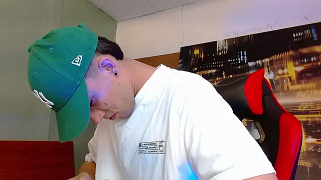 Snapshot of alexgiraldo__ chatting on 06.04.26 alexgiraldo online show from 06.04.26