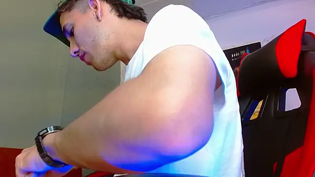 Snapshot of alexgiraldo__ chatting on 07.18.26 alexgiraldo online show from 07.18.26