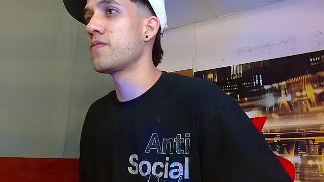 Snapshot of alexgiraldo__ chatting on 08.01.26 alexgiraldo online show from 08.01.26