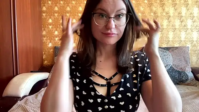 Snapshot of mia_shine_bright_wow chatting on 12.01.25 mia shine bright wow online show from 12.01.25