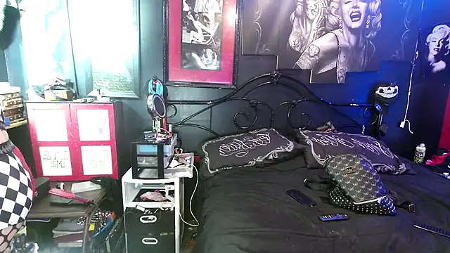 Splash Queen420 online show from 12.15.25