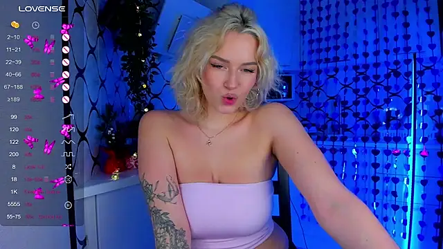 Candy Mur online show from 02.12.26