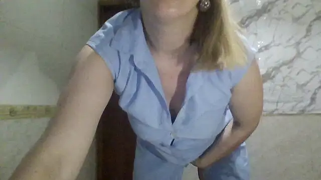 Snapshot of MiyaHottie chatting on 07.19.26 MiyaHottie online show from 07.19.26