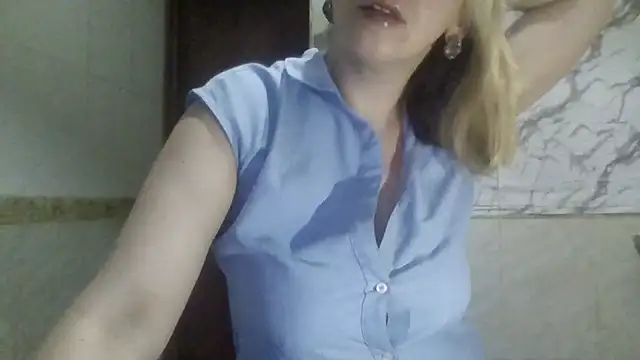 Snapshot of MiyaHottie chatting on 07.21.26 MiyaHottie online show from 07.21.26