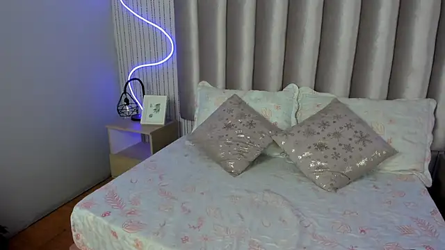 SamanthaPeachss online show from 10.10.25