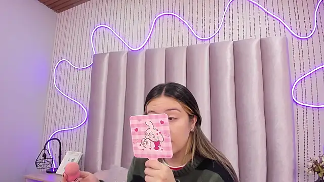 SamanthaPeachss online show from 11.28.25