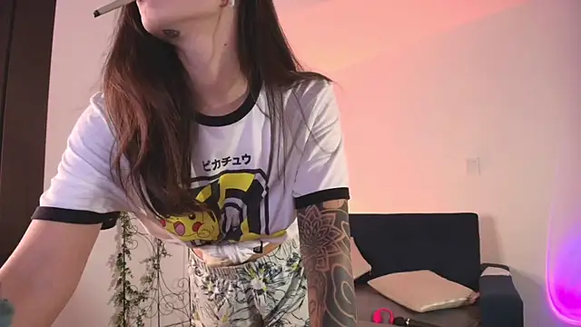 mishelkrave  online show from 04.20.26