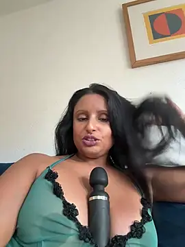 Snapshot of Angelaarayexx chatting on 09.17.25 Angelaarayexx online show from 09.17.25