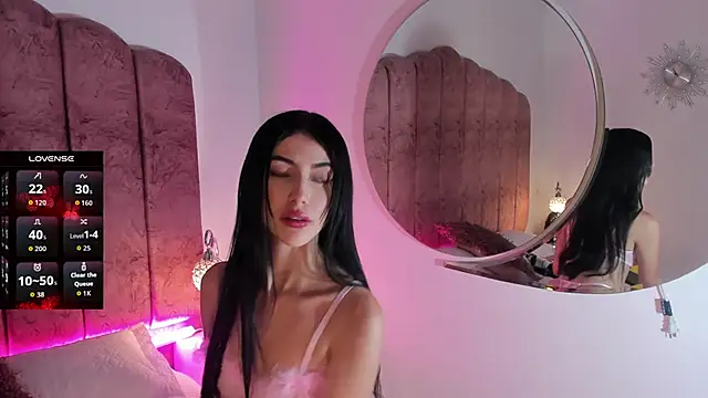 Snapshot of ValeskaZuev1 chatting on 09.23.25 ValeskaZuev1 online show from 09.23.25