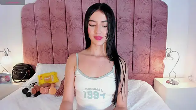 Snapshot of ValeskaZuev1 chatting on 09.26.25 ValeskaZuev1 online show from 09.26.25