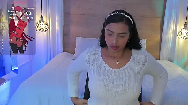 Snapshot of Artemisa08 chatting on 10.28.25 Artemisa08 online show from 10.28.25