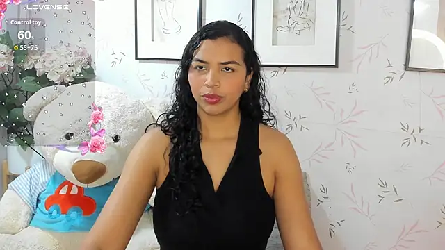 Snapshot of Artemisa08 chatting on 11.28.25 Artemisa08 online show from 11.28.25