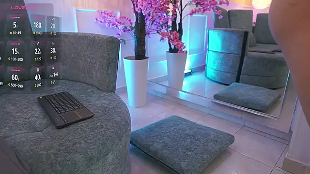 LoonaNyx online show from 09.12.25