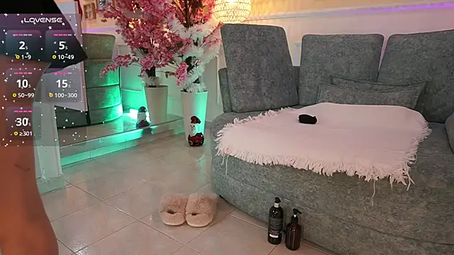 LoonaNyx online show from 12.15.25