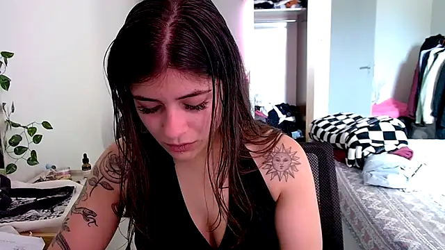 Becca B online show from 10.12.25