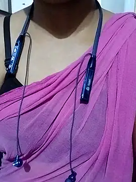 Snapshot of Varsha21 chatting on 10.31.25 Varsha21 online show from 10.31.25