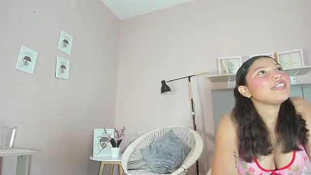 Snapshot of emma__rose1 chatting on 09.24.25 emma  rose1 online show from 09.24.25
