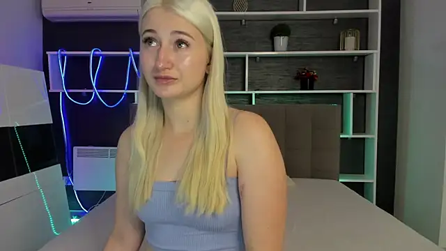 HollyTailors online show from 11.17.25