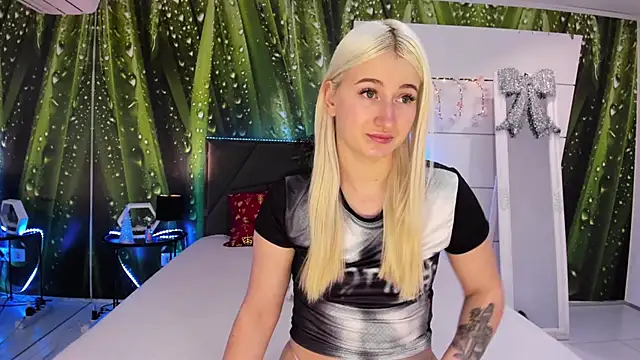 HollyTailors online show from 12.16.25