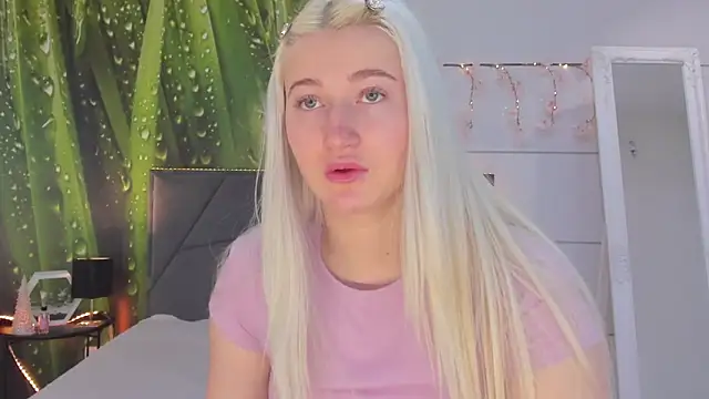 HollyTailors online show from 02.08.26