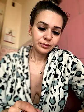 iSelena online show from 11.14.25